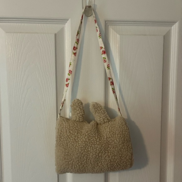 EUC Mini Boden Cozy Cream Sherpa Hand Warmer - Picture 3 of 4